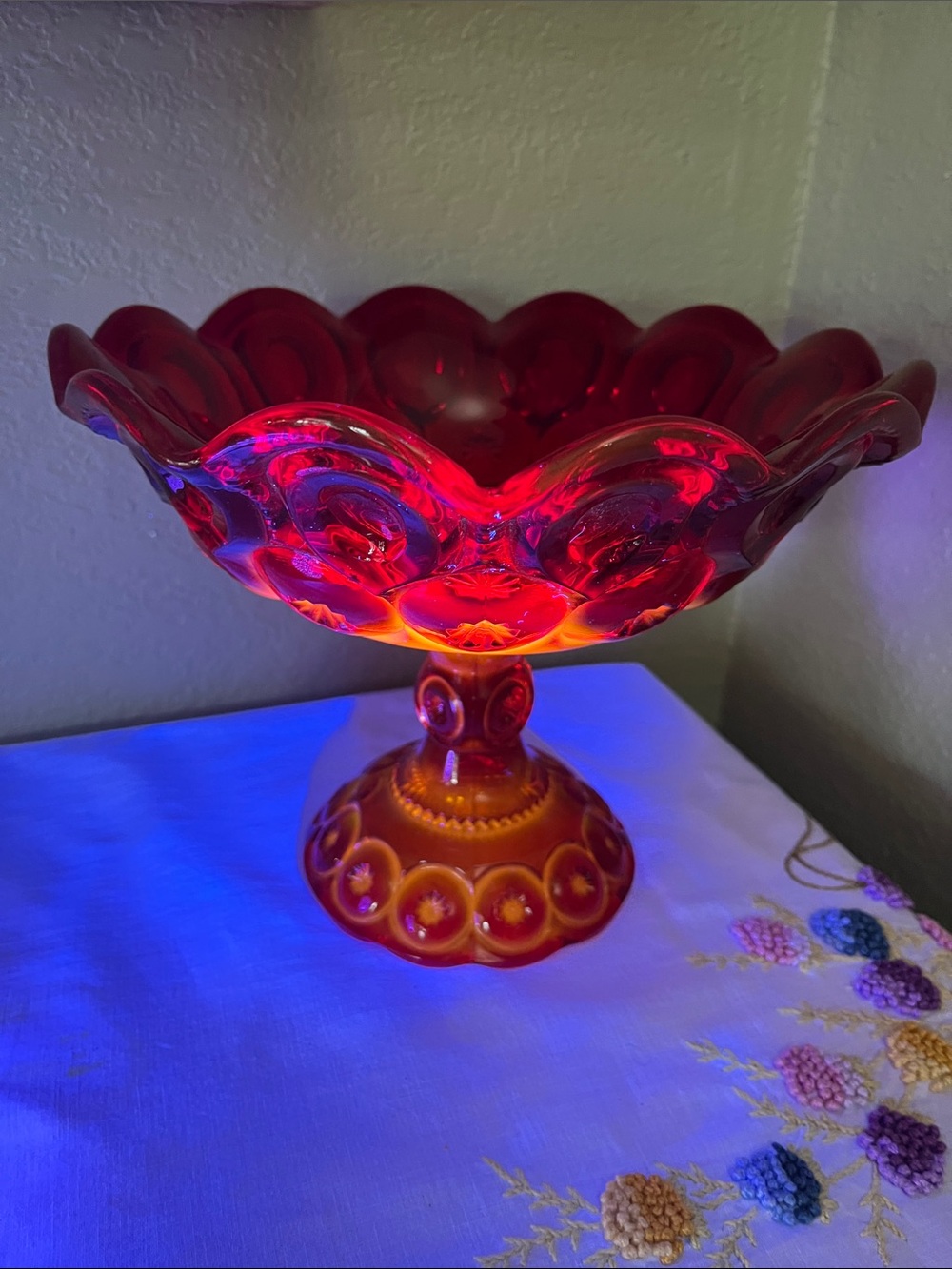 Vintage L.E. Smith Moon & Stars Amberina Pedestal Compote – Cadmium Glow UV